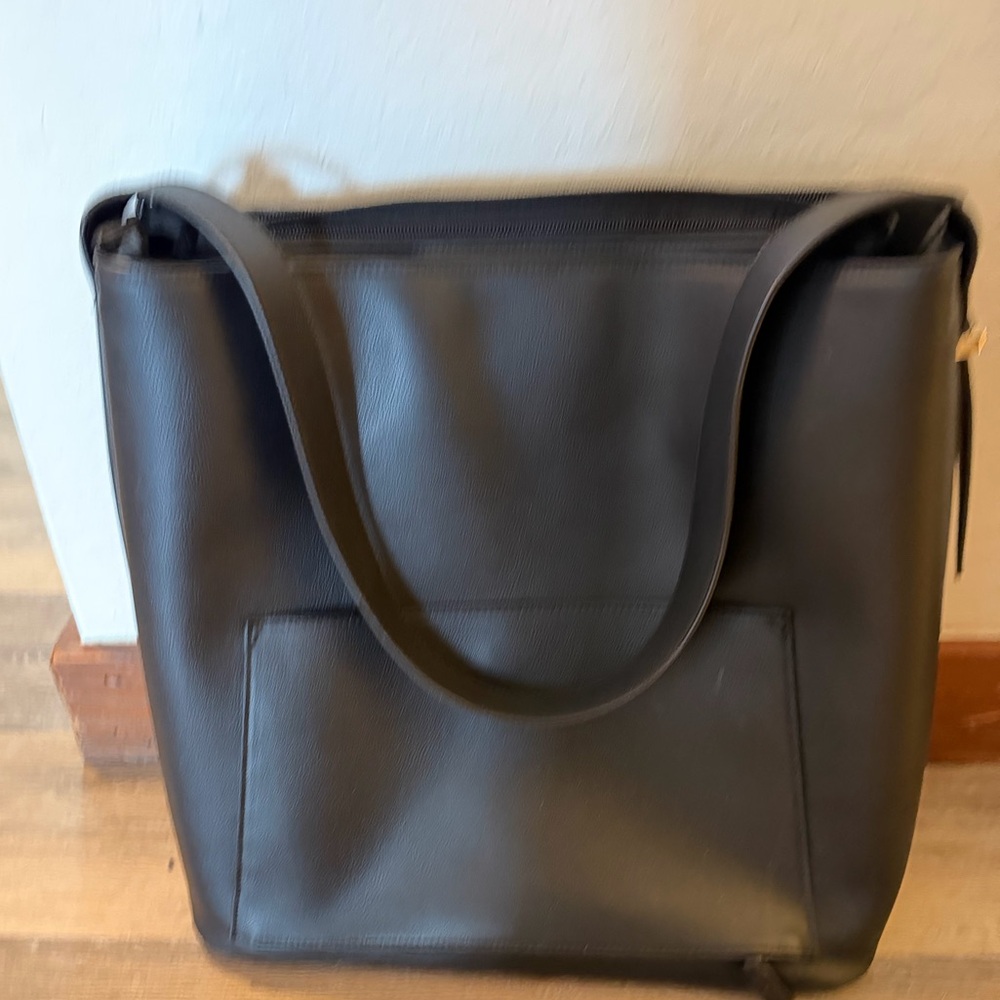The Essential Tote in black - Picture 4 of 4